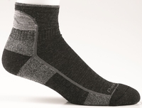 Darn Tough Mens Hiker Sock 1/4 Cushion Black