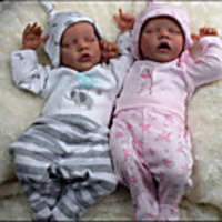 17 inch Reborn Doll Baby Toddler Toy Baby Girl Reborn Baby Doll lifelike Hand Made Simulation Hand Applied Eyelashes Floppy Head Cloth Silicone Vinyl with Clothes and Accessories for Girls