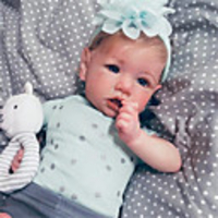 22 inch Reborn Doll Baby Toddler Toy Baby Girl Reborn Baby Doll Saskia lifelike Hand Made Simulation Hand Applied Eyelashes Floppy Head Cloth Silicone Vinyl with Clothes and Accessories for Girls