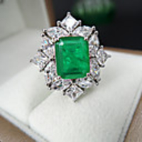 8 carat Synthetic Emerald Ring Alloy For Women