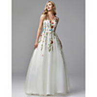 A-Line Floral White Quinceanera Formal Evening Dress V Neck Sleeveless Floor Length Lace Tulle with Embroidery Appliques 2020