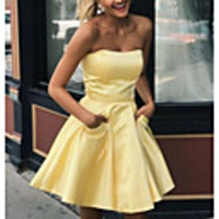 A-Line Hot Flirty Homecoming Cocktail Party Dress Strapless Sleeveless Short / Mini Satin with Sleek Pleats 2020
