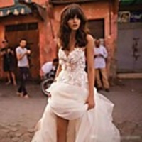 A-Line Wedding Dresses V Neck Court Train Lace Tulle Strapless Country Boho Illusion Detail Backless with Appliques 2020