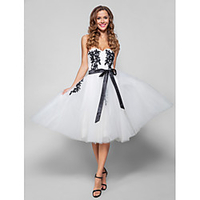 Ball Gown Holiday Homecoming Cocktail Party Dress Sweetheart Neckline Sleeveless Knee Length Tulle with Appliques 2020 / Prom