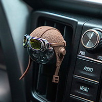 Creative Helmet Car Air Freshener Airborne Division Luxury Car Perfume Genuine Leather Strap Hanging Car Fragrance