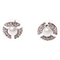 Crystal Inlaid Sector Edge Pearl Ear Stud