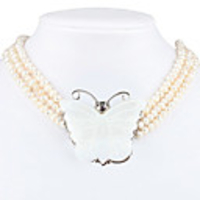 High Quality Cowry Butterfly Pattern Pendant for Women (White)