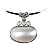 Lovely Cowry Elliptical Pearl Style Necklace for Women (White)