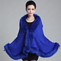 Sleeveless Capes Faux Fur Wedding Wedding Wraps / Fur Coats / Hoods Ponchos With Feathers / Fur
