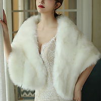 Sleeveless Shawls / Bridal Faux Fur Wedding / Party / Evening Shawl Wrap / Women