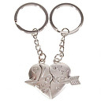Stainless Lovers keychains (Arrow Across the Heart / 2-Piece Set)
