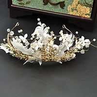 Wedding Bridal Feathers / Alloy Headpiece with Crystals 1 pc Wedding / Party / Evening Headpiece