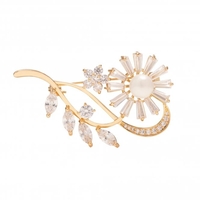 Gold Daisy Brooch - Gift Boxed
