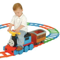 Thomas and Friends Battery Powered Train and 22 Piece Track Set